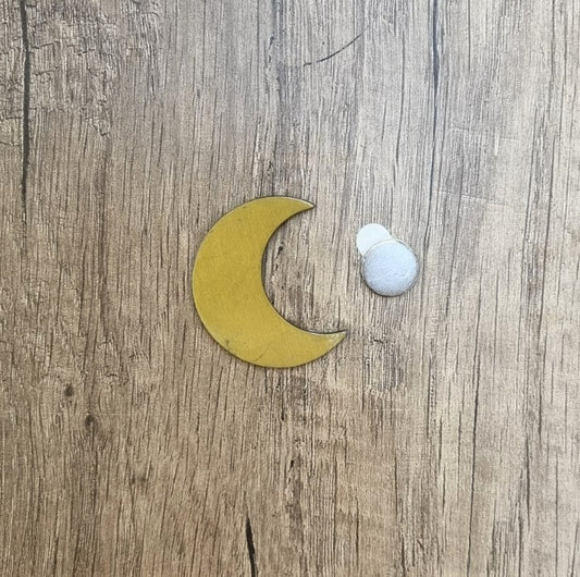 Bijou mural Lune — Poussière des rues , Lyon