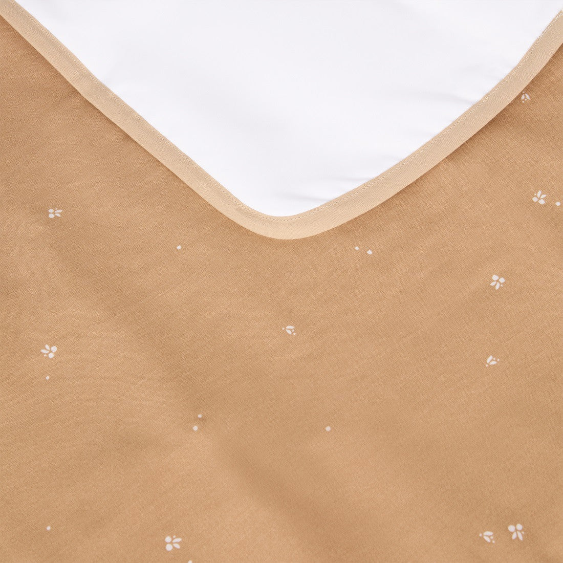 Matelas à langer de voyage Stories - Blush little cherries — Nobodinoz , Lyon