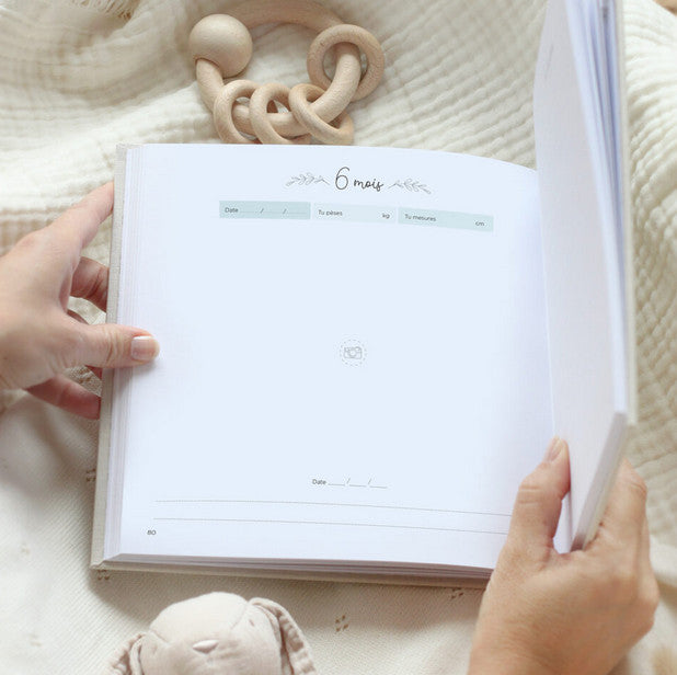 Livre Souvenirs de la première année de bébé — Zü , Lyon