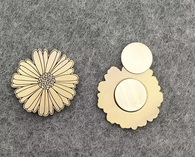 Bijou mural marguerite — Poussière des rues , Lyon