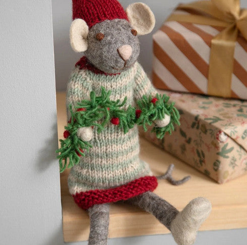 Grande souris grise avec sa guirlande — En Gry & Sif , Lyon