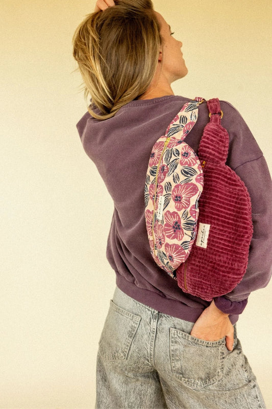 Grand sac banane Keli - Velours côtelé cherry