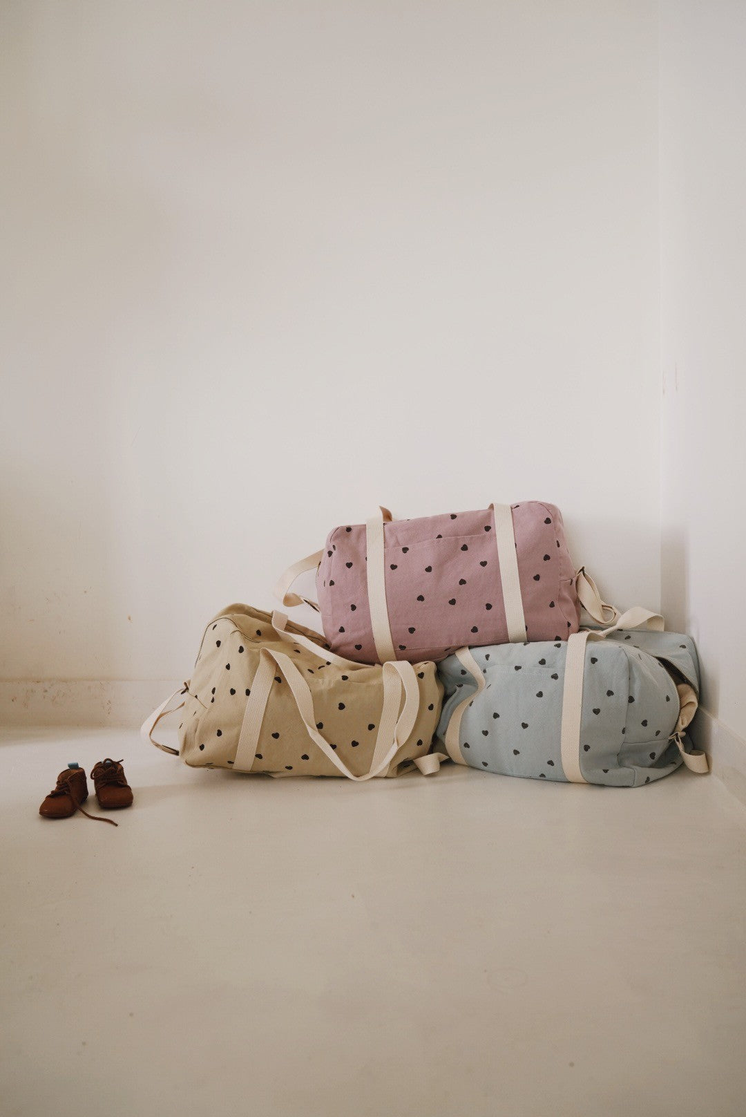 Sac à langer / de week-end lilas petits coeurs noirs