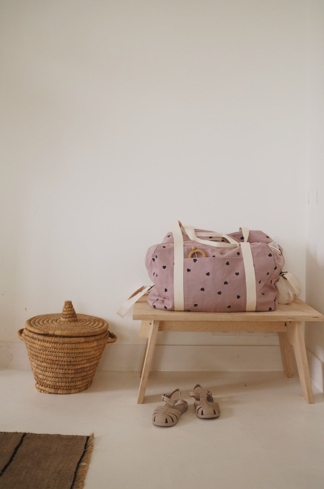 Sac à langer / de week-end lilas petits coeurs noirs