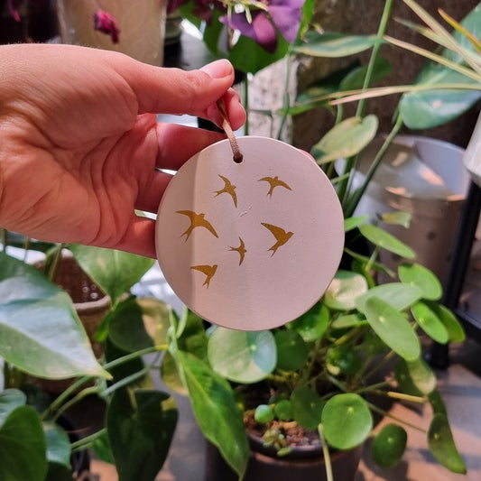 Médaillon Hirondelles dorées — Poussière des rues , Lyon