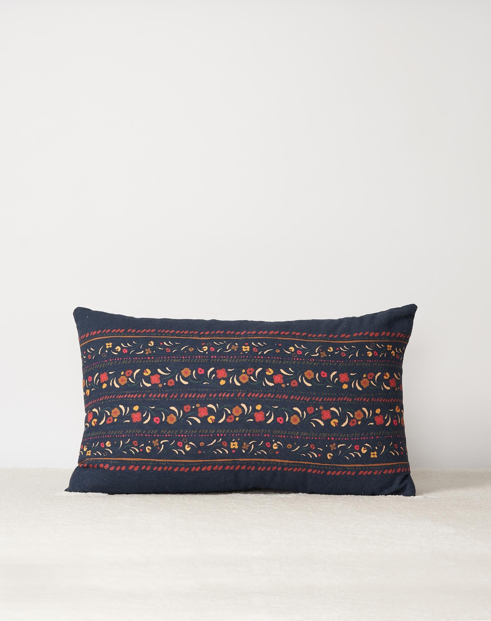 Coussin Rita marine — Maradji , Lyon