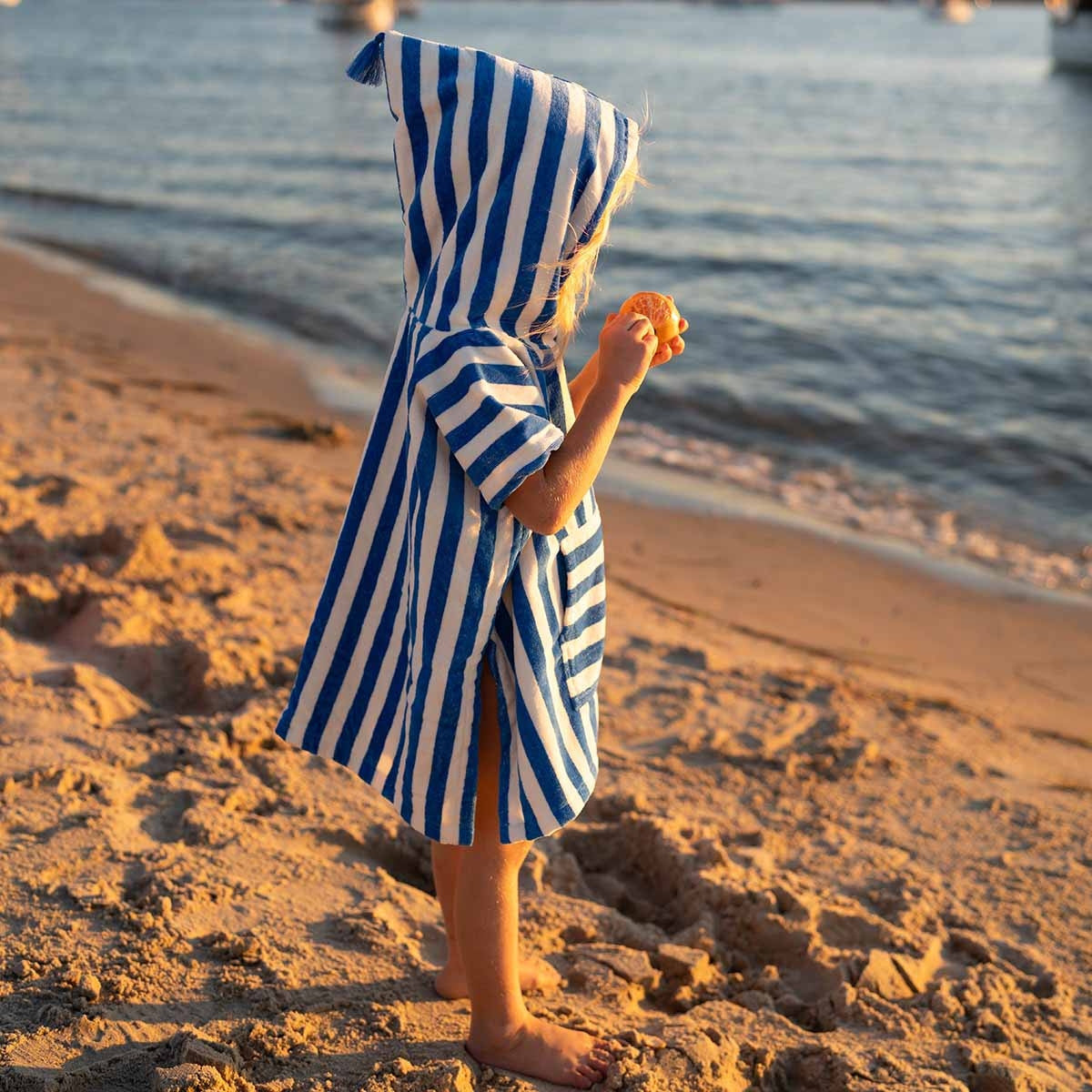 Poncho de bain Suzon - Rayé bleu grec et blanc - 1/3 ans — Rose in April , Lyon