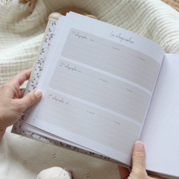 Livre Souvenirs de la première année de bébé — Zü , Lyon