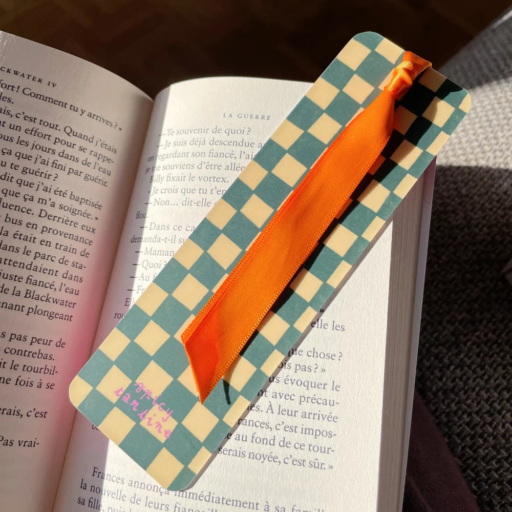 Marque-page - Hot girls read book