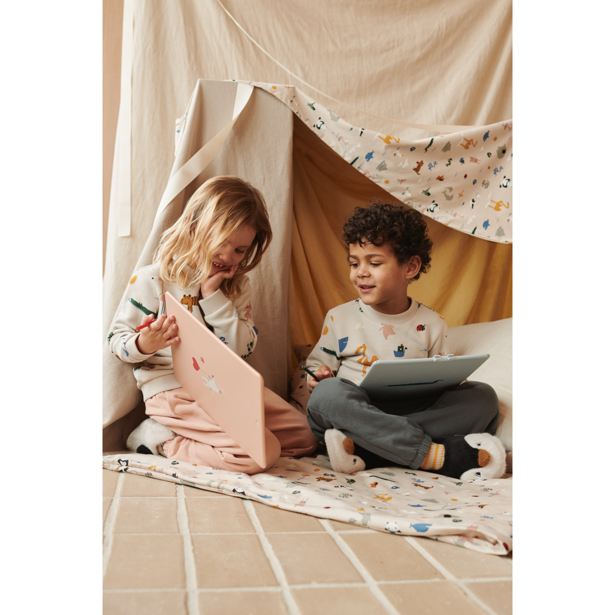 Grande planche à dessin Zora - Rabbit / pale tuscany — Liewood , Lyon