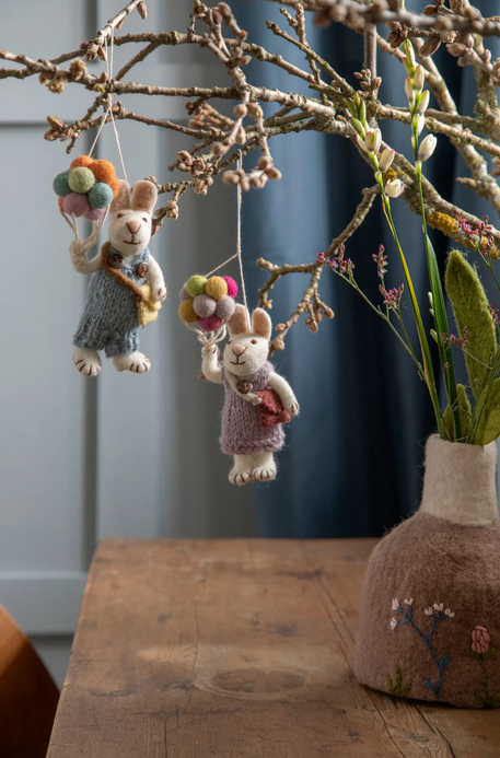 Lapin blanc avec ballons - Girl