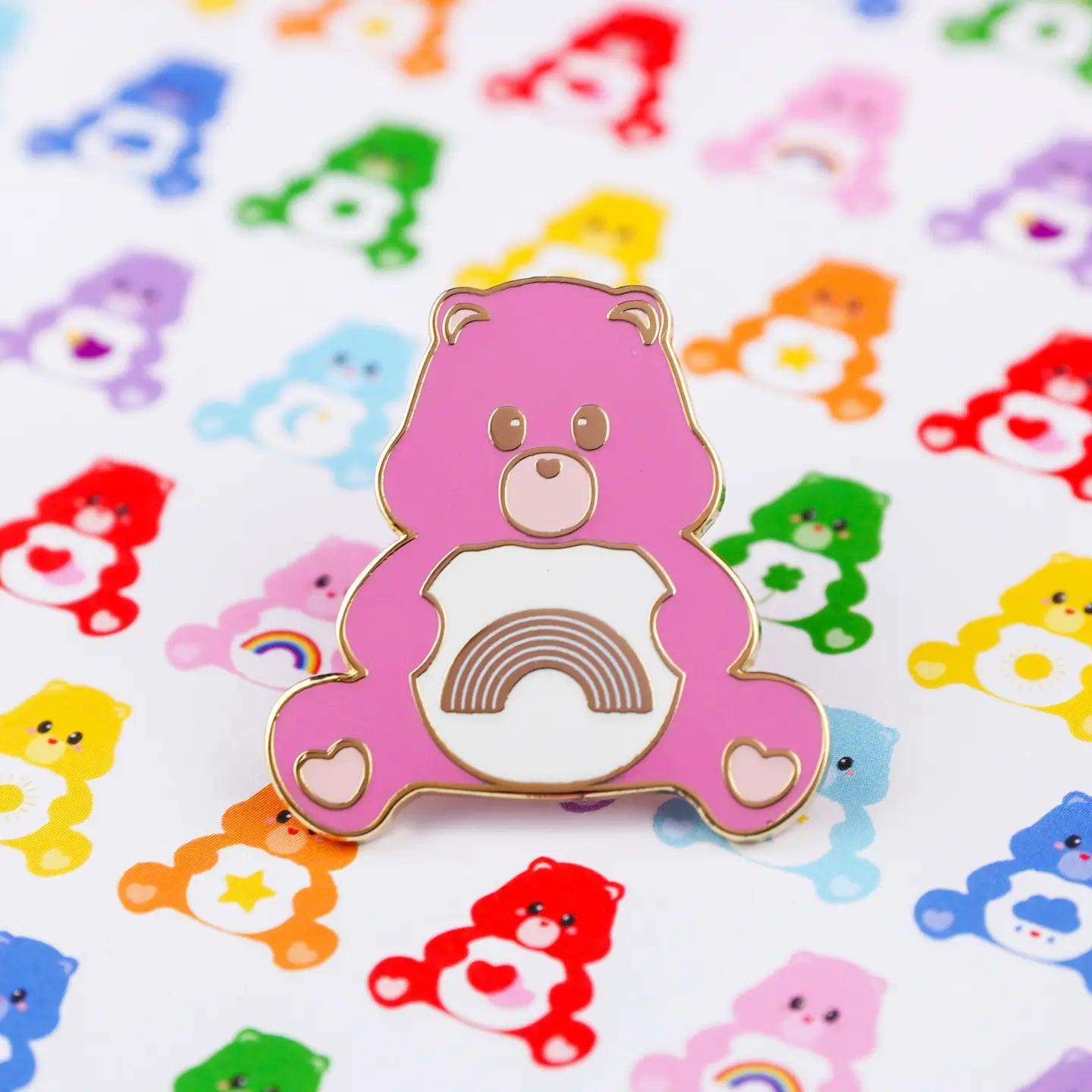 Pins Bear rose