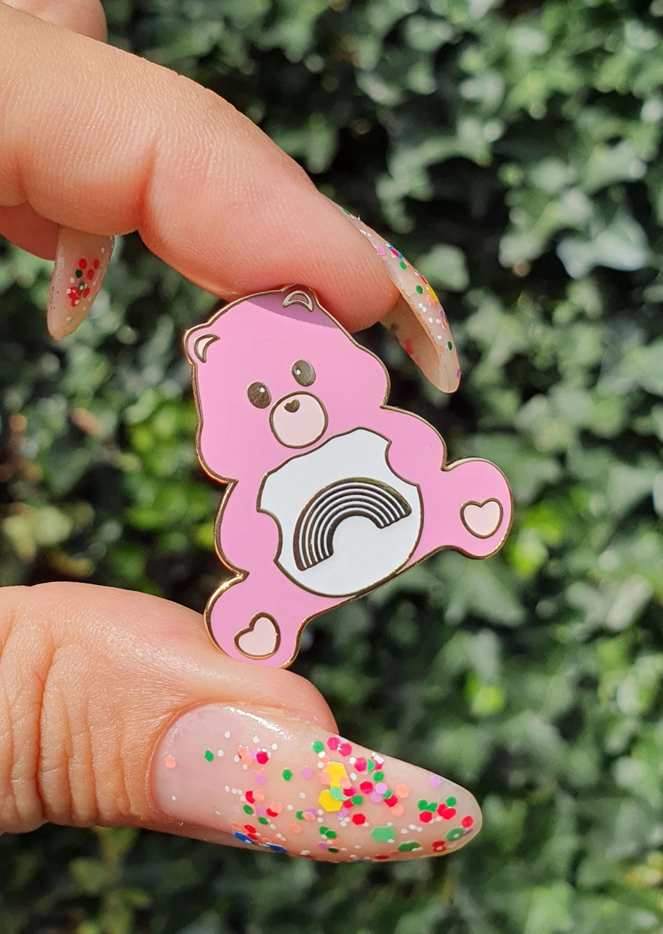Pins Bear rose